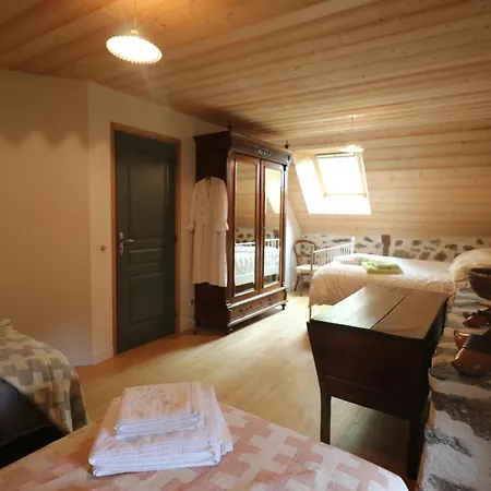 La Fermette De Loucheyre Bed & Breakfast *