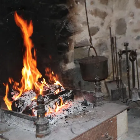 La Fermette De Loucheyre Bed & Breakfast *
