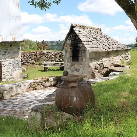 La Fermette De Loucheyre Bed & Breakfast *